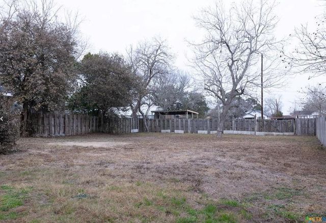 1104 Moss Lane, Cuero, TX 77954