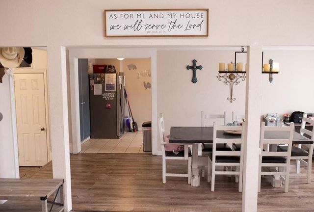 1104 Moss Lane, Cuero, TX 77954