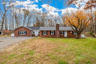 9 Storrs Heights Road, Mansfield, CT 06268