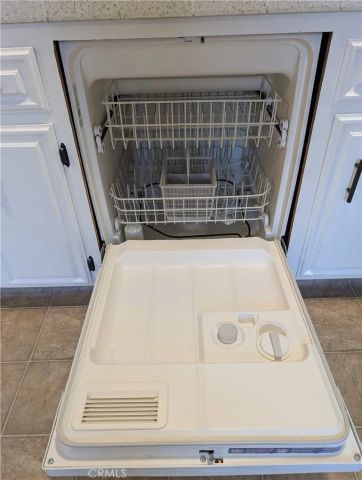 2851 W Avenue J4, Lancaster, CA 93536