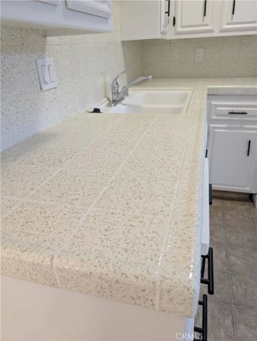 2851 W Avenue J4, Lancaster, CA 93536