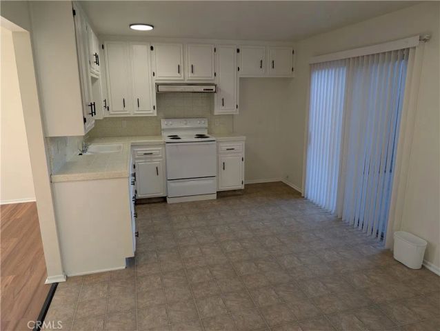 2851 W Avenue J4, Lancaster, CA 93536