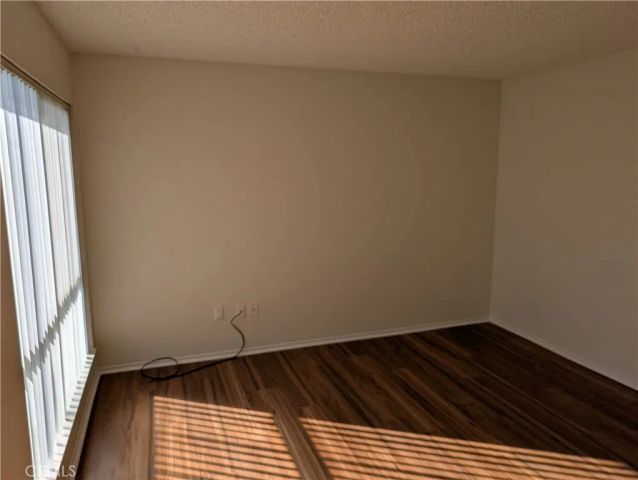 2851 W Avenue J4, Lancaster, CA 93536