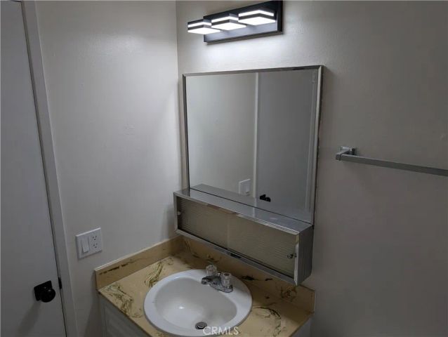 2851 W Avenue J4, Lancaster, CA 93536