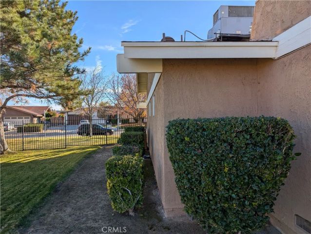 2851 W Avenue J4, Lancaster, CA 93536