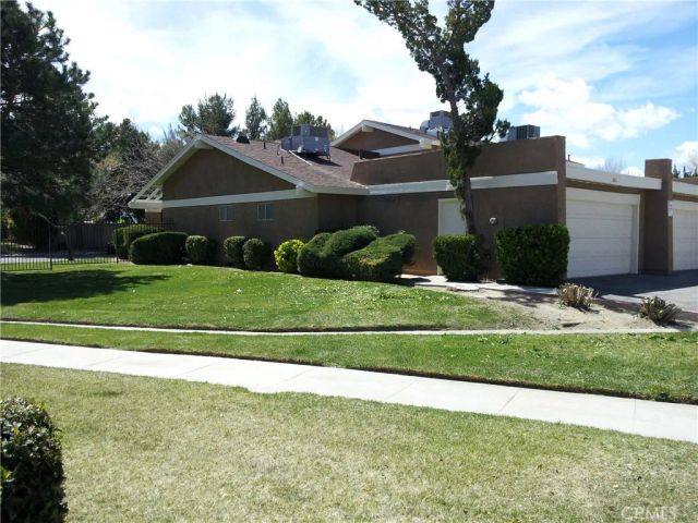 2851 W Avenue J4, Lancaster, CA 93536