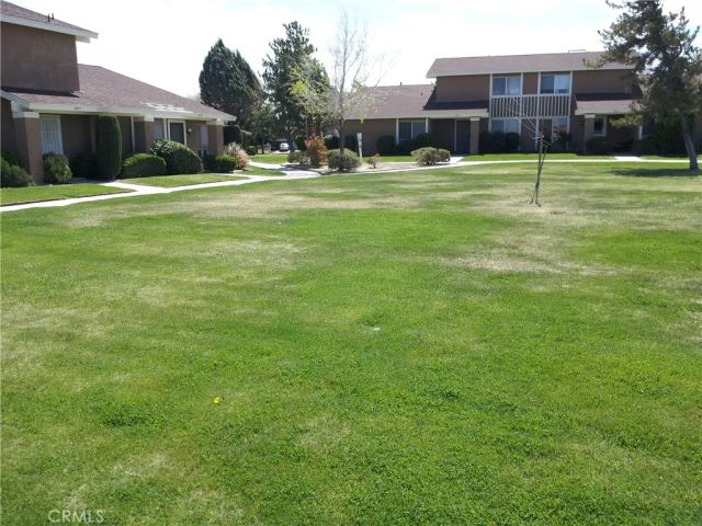 2851 W Avenue J4, Lancaster, CA 93536