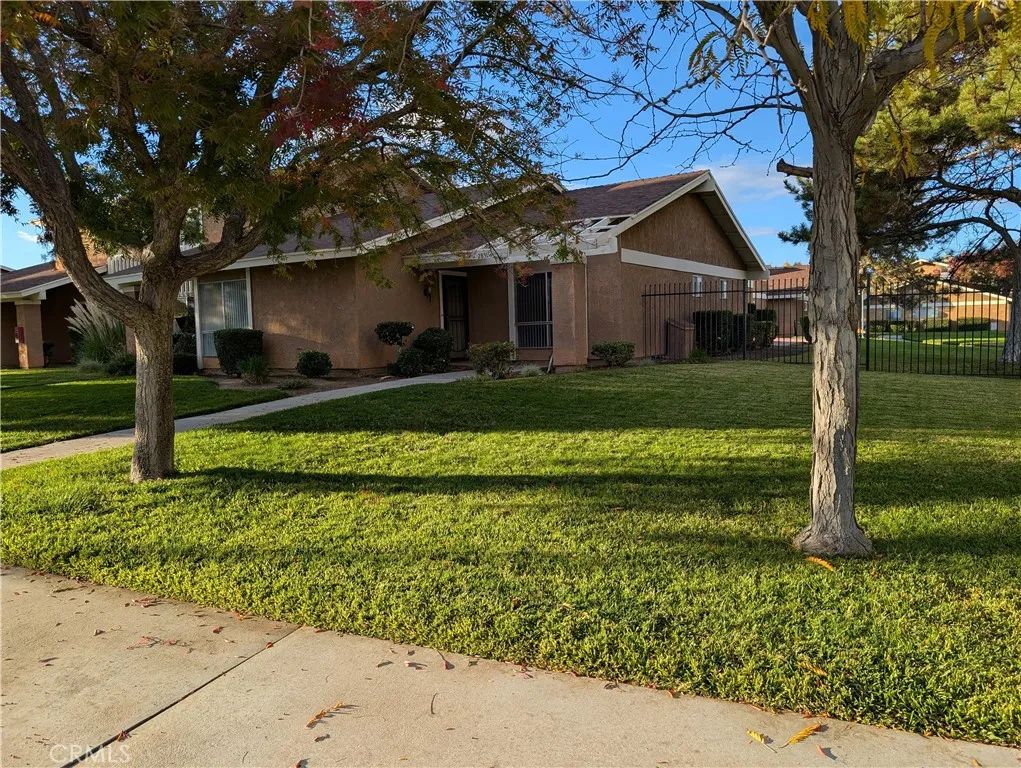 2851 W Avenue J4, Lancaster, CA 93536