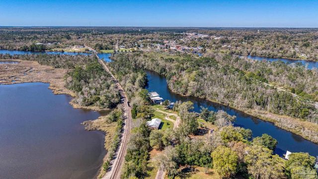 7001 & 7005 Old Spanish Trl Rd, Milton, FL 32583