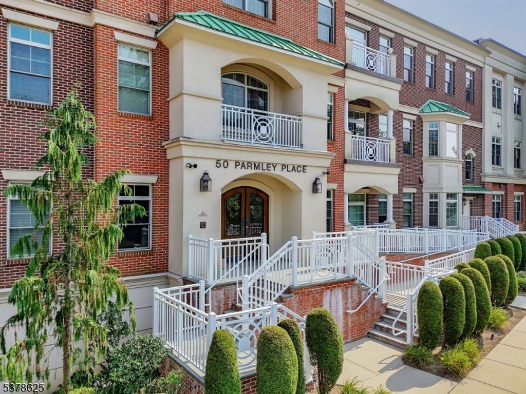 50 Parmley Pl 203, Summit City, NJ 07901