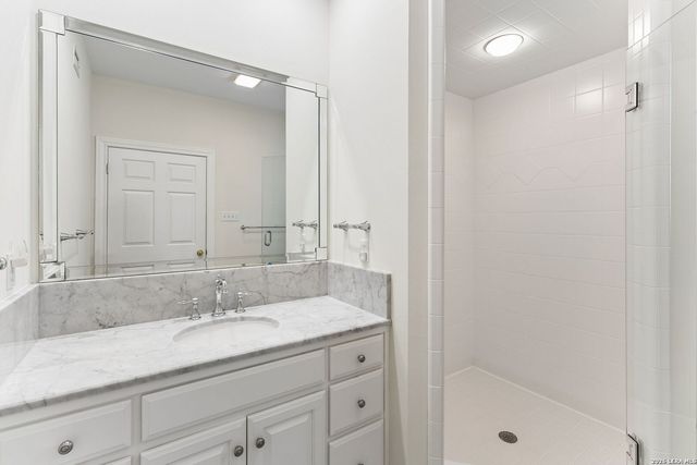 514 Oakland Hills Ln, Kerrville, TX 78028