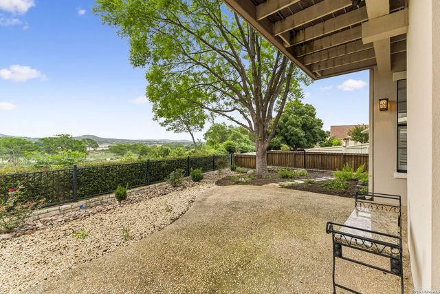 514 Oakland Hills Ln, Kerrville, TX 78028