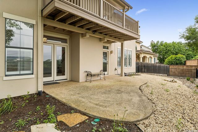 514 Oakland Hills Ln, Kerrville, TX 78028