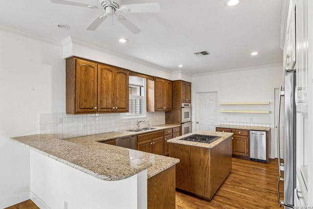 514 Oakland Hills Ln, Kerrville, TX 78028