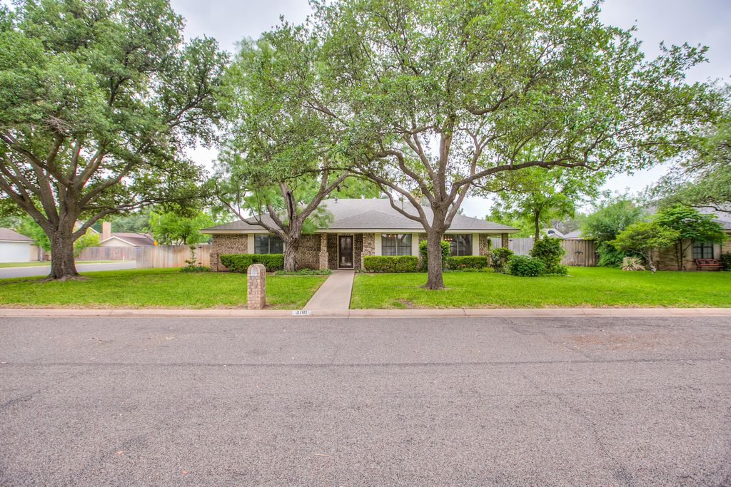 Image 2 of property listing at 3101 Alta Vista Lane, San Angelo, TX 76904
