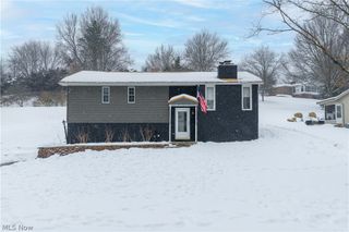 415 Springbrook Drive SW, New Philadelphia, OH 44663