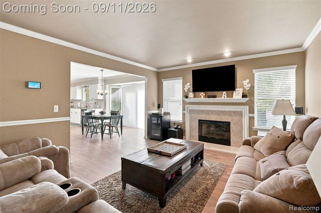 8062 Pickering Place, Westland, MI 48185