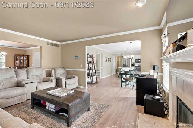 8062 Pickering Place, Westland, MI 48185