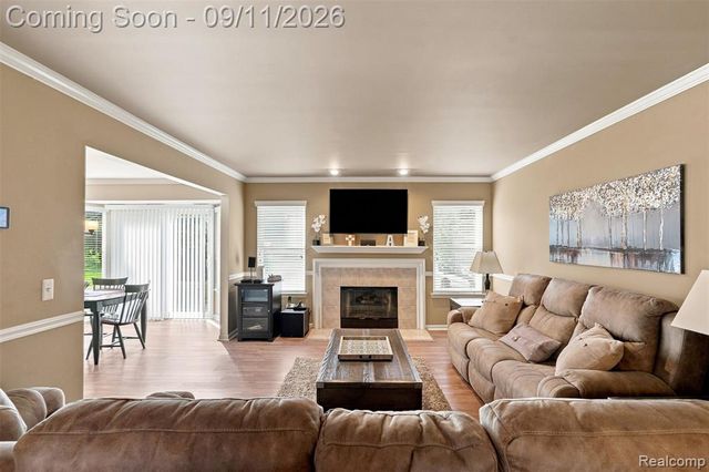 8062 Pickering Place, Westland, MI 48185