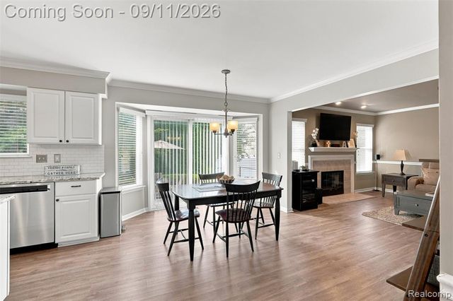 8062 Pickering Place, Westland, MI 48185