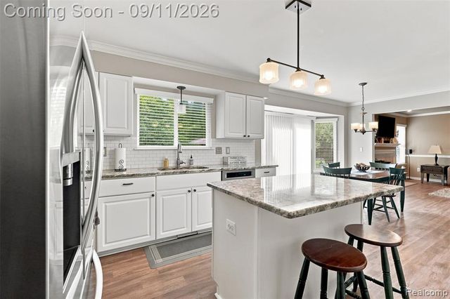 8062 Pickering Place, Westland, MI 48185