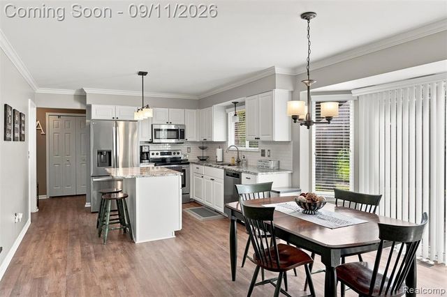 8062 Pickering Place, Westland, MI 48185