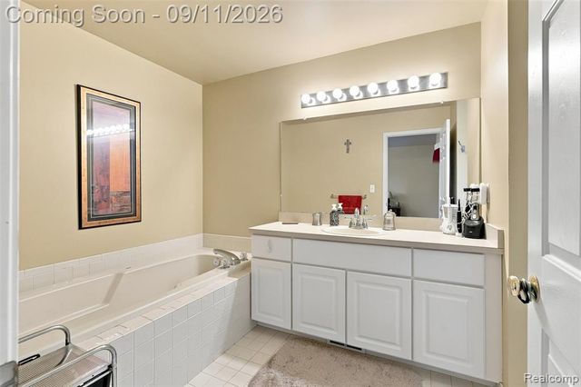 8062 Pickering Place, Westland, MI 48185