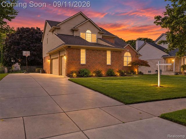 8062 Pickering Place, Westland, MI 48185