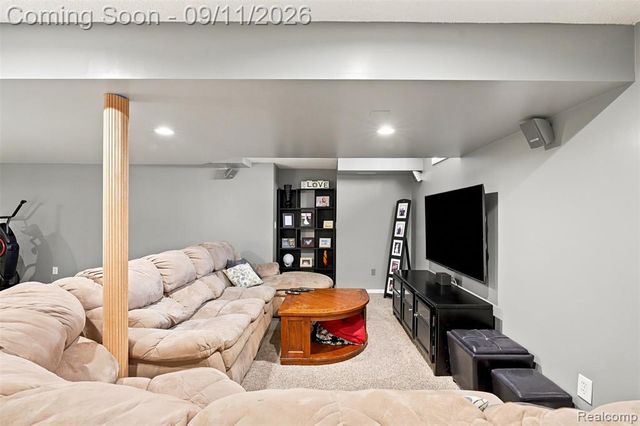 8062 Pickering Place, Westland, MI 48185