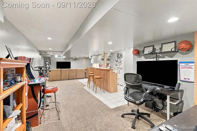 8062 Pickering Place, Westland, MI 48185