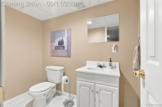 8062 Pickering Place, Westland, MI 48185