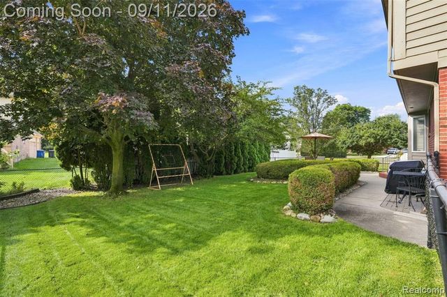 8062 Pickering Place, Westland, MI 48185