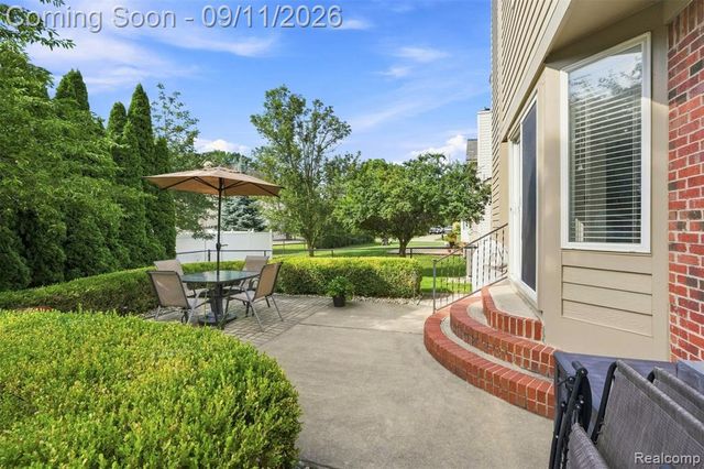 8062 Pickering Place, Westland, MI 48185