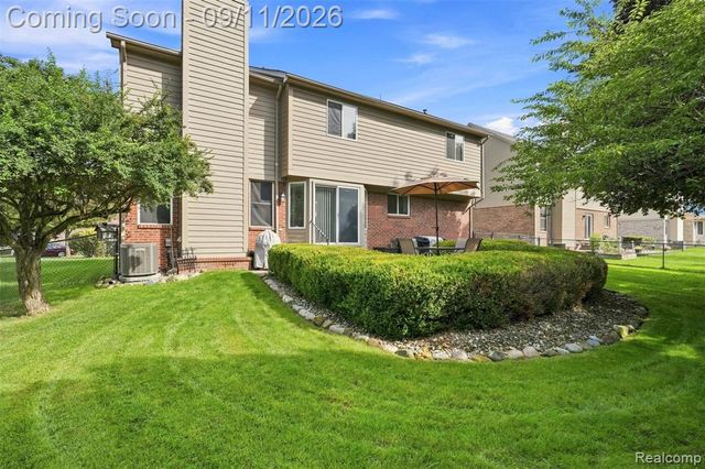 8062 Pickering Place, Westland, MI 48185