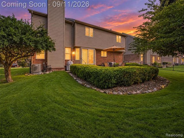 8062 Pickering Place, Westland, MI 48185