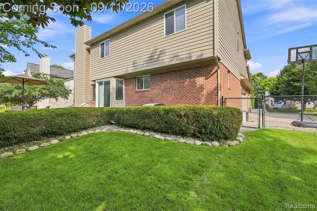 8062 Pickering Place, Westland, MI 48185