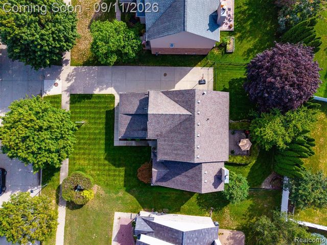8062 Pickering Place, Westland, MI 48185