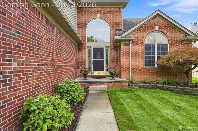 8062 Pickering Place, Westland, MI 48185