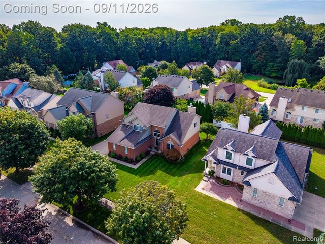8062 Pickering Place, Westland, MI 48185