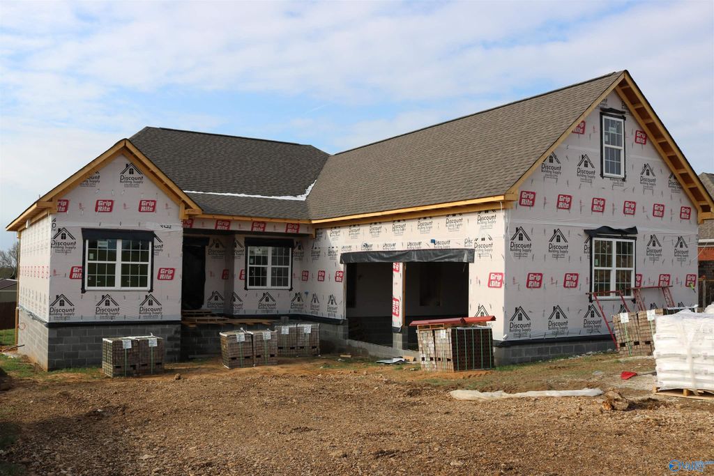 92 Payton Lane, Grant, AL 35747