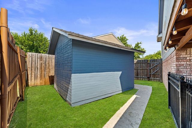 622 Mission Hills Drive, Arlington, TX 76018