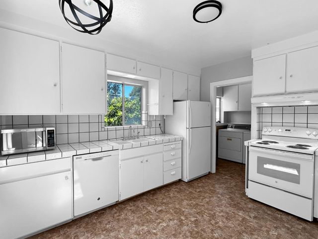 811 Highland Avenue, San Mateo, CA 94401