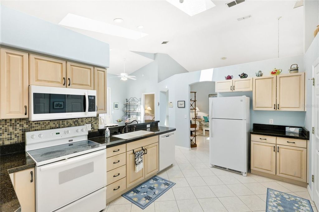 Image 11 of property listing at 106 MAGNOLIA WAY, Bradenton, FL 34209