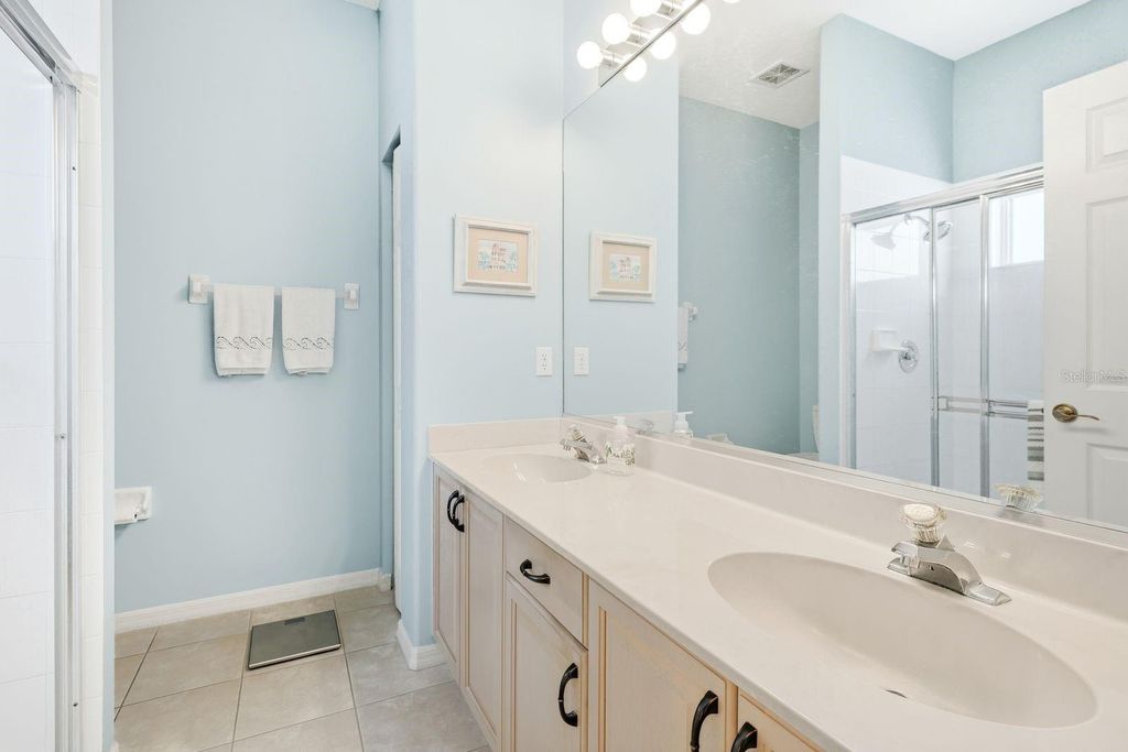 Image 28 of property listing at 106 MAGNOLIA WAY, Bradenton, FL 34209