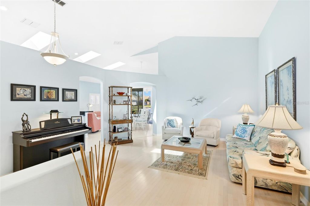 Image 10 of property listing at 106 MAGNOLIA WAY, Bradenton, FL 34209