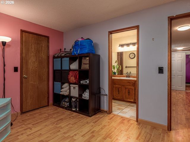 11896 Se KEHRLI Dr, Milwaukie, OR 97222