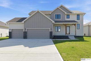 5731 Kestrel Parkway, Elkhorn, NE 68022