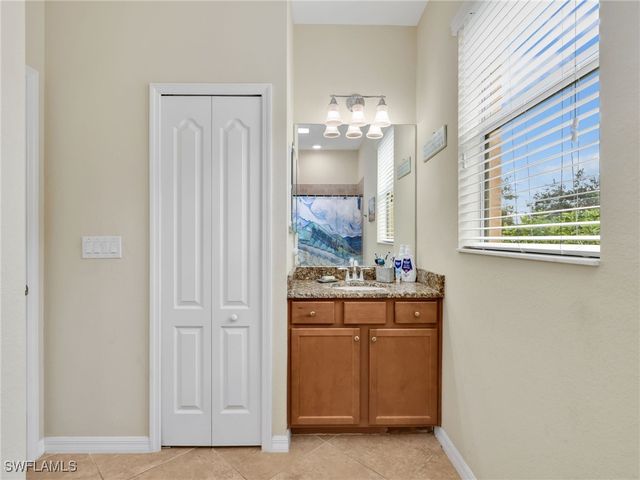 2374 Heydon CIR E, Naples, FL 34120