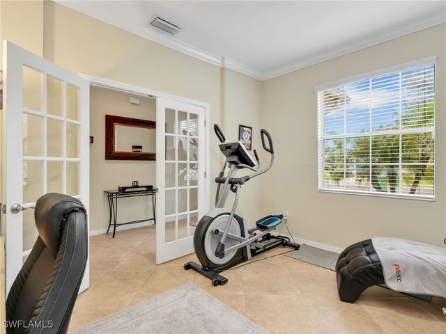 2374 Heydon CIR E, Naples, FL 34120