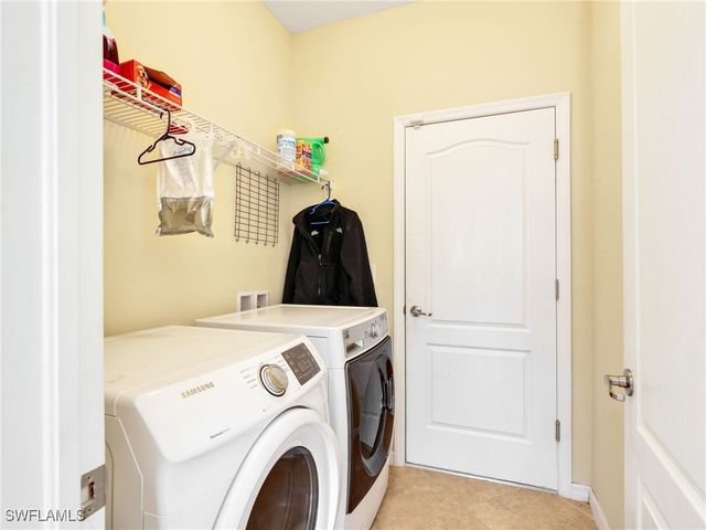 2374 Heydon CIR E, Naples, FL 34120